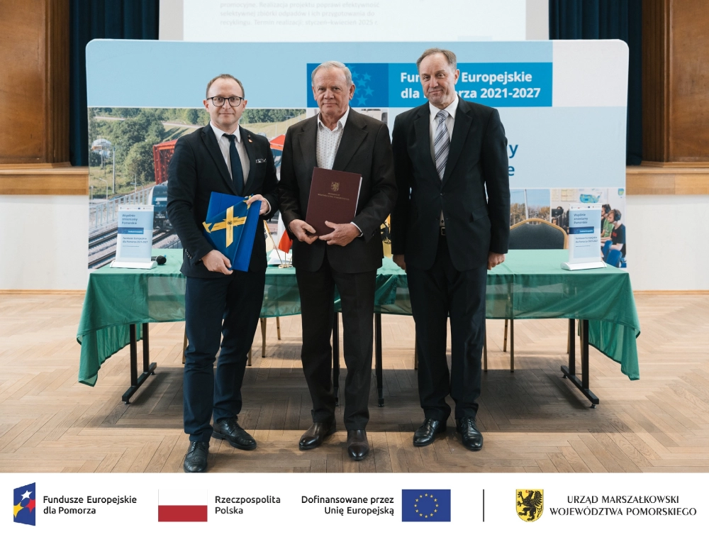 podpisywanie umowy na dofinansowanie doposażenia PSZOK i PPDPU 2